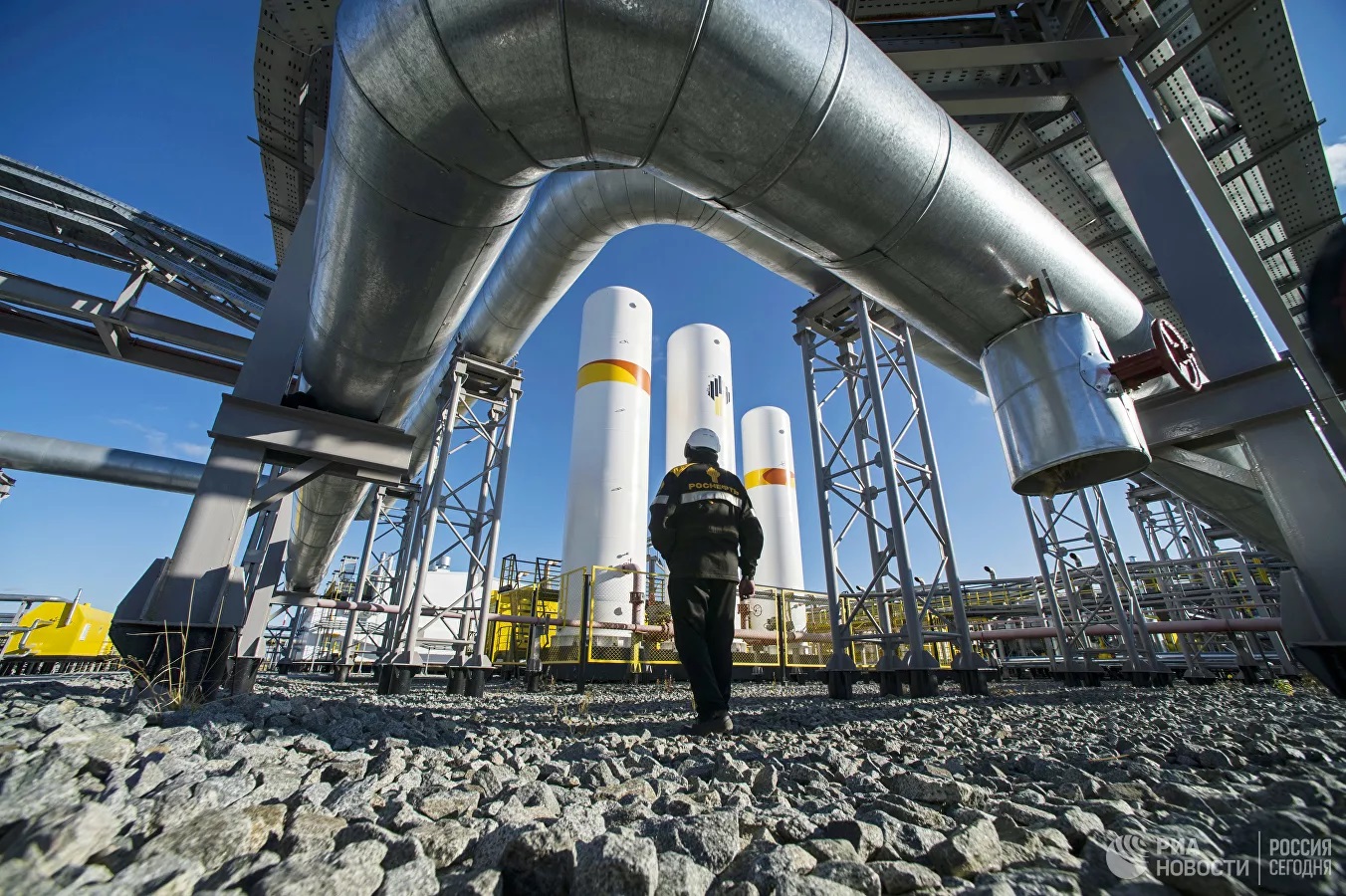 В Госдуму внесли законопроект о выплате россиянам нефтяных денег