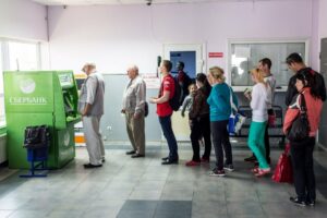 Россияне массово забирают «финансовые подушки» из банков